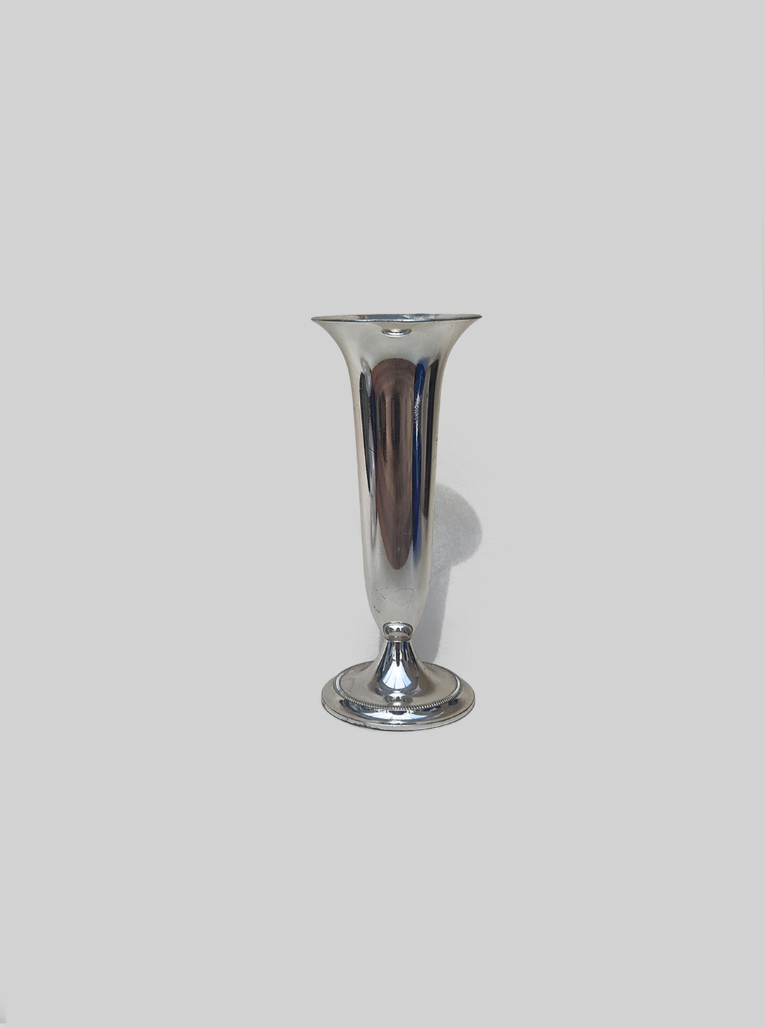 les-objoies-silver-plated-vase-1.png