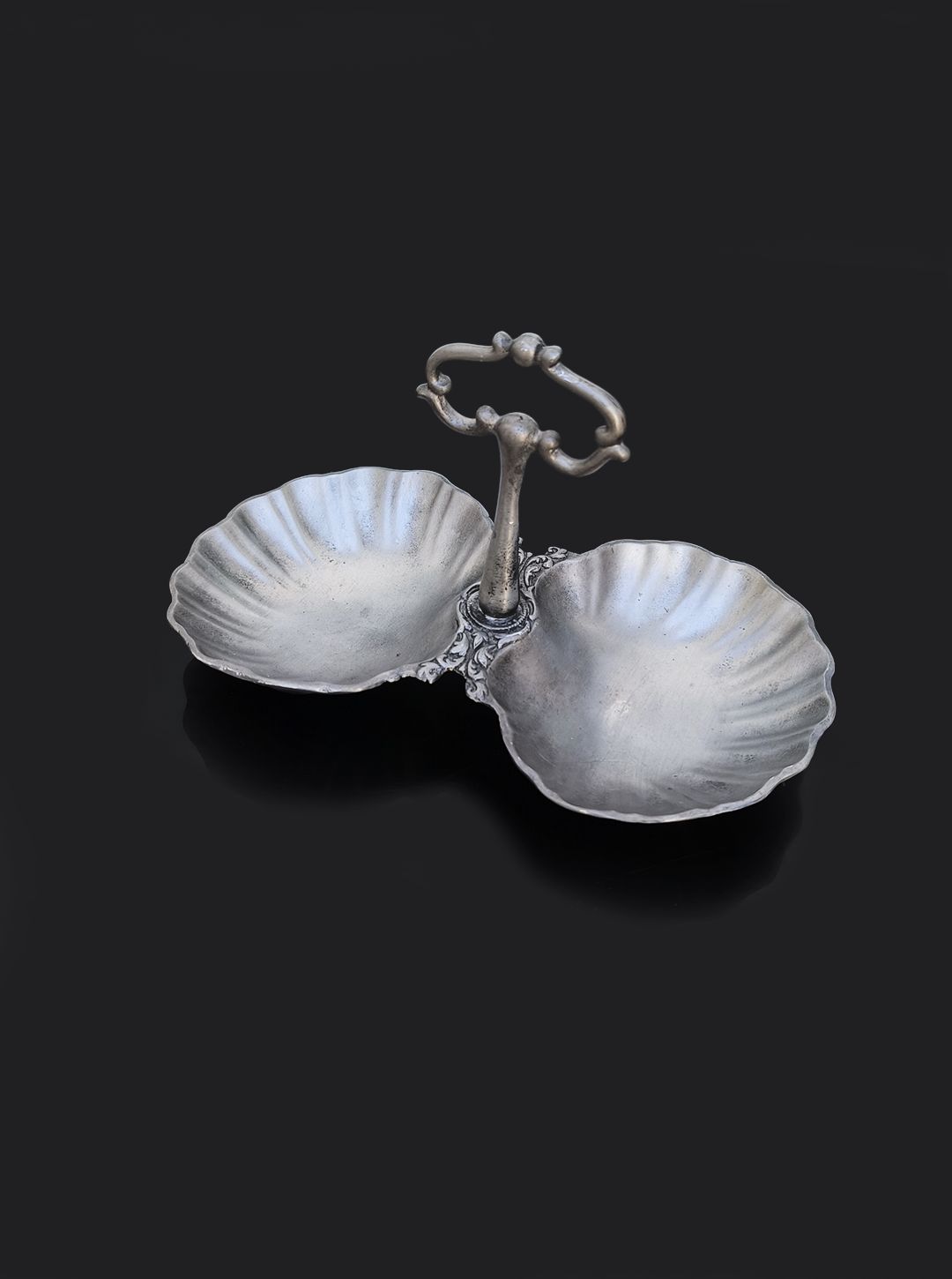 les-objoies-pewter-double-shell-tray.png