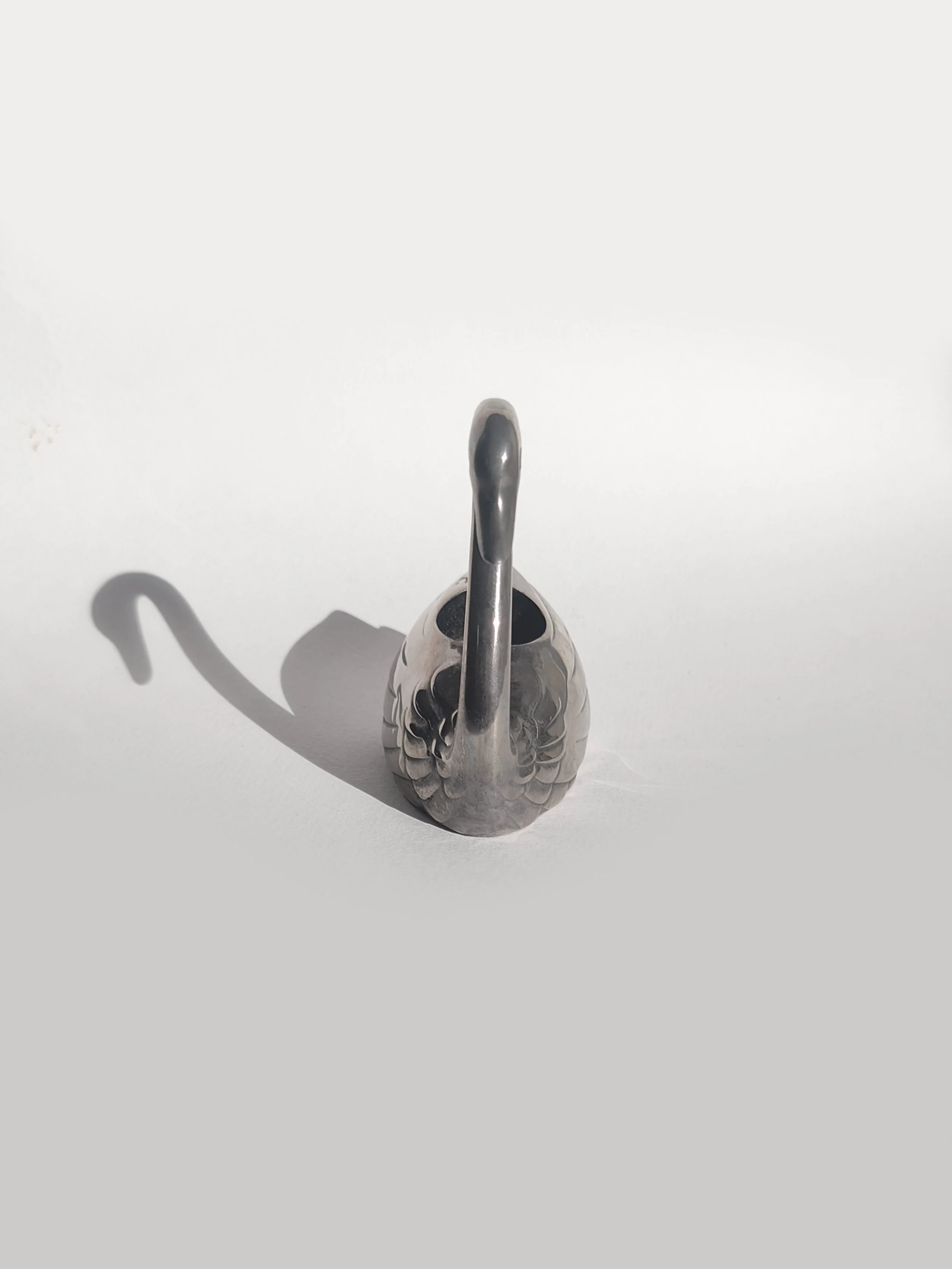 les-objoies-swan-candle-holder-3.jpg