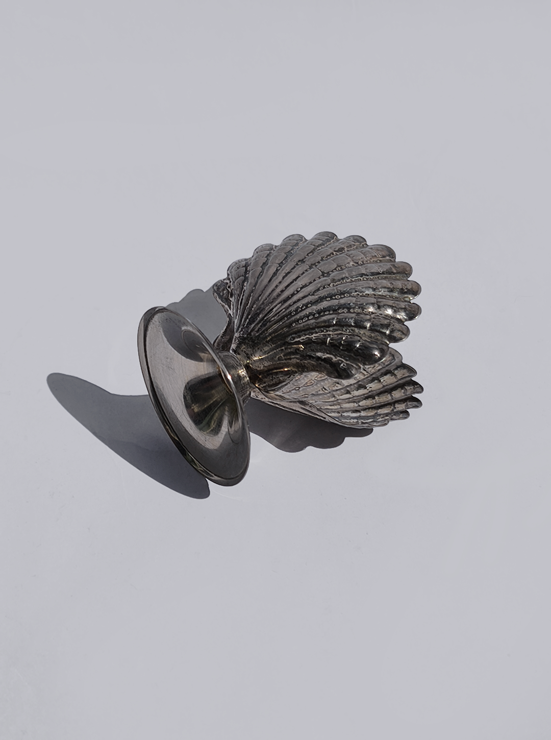 les-objoies-shelll-card-holder-2.png