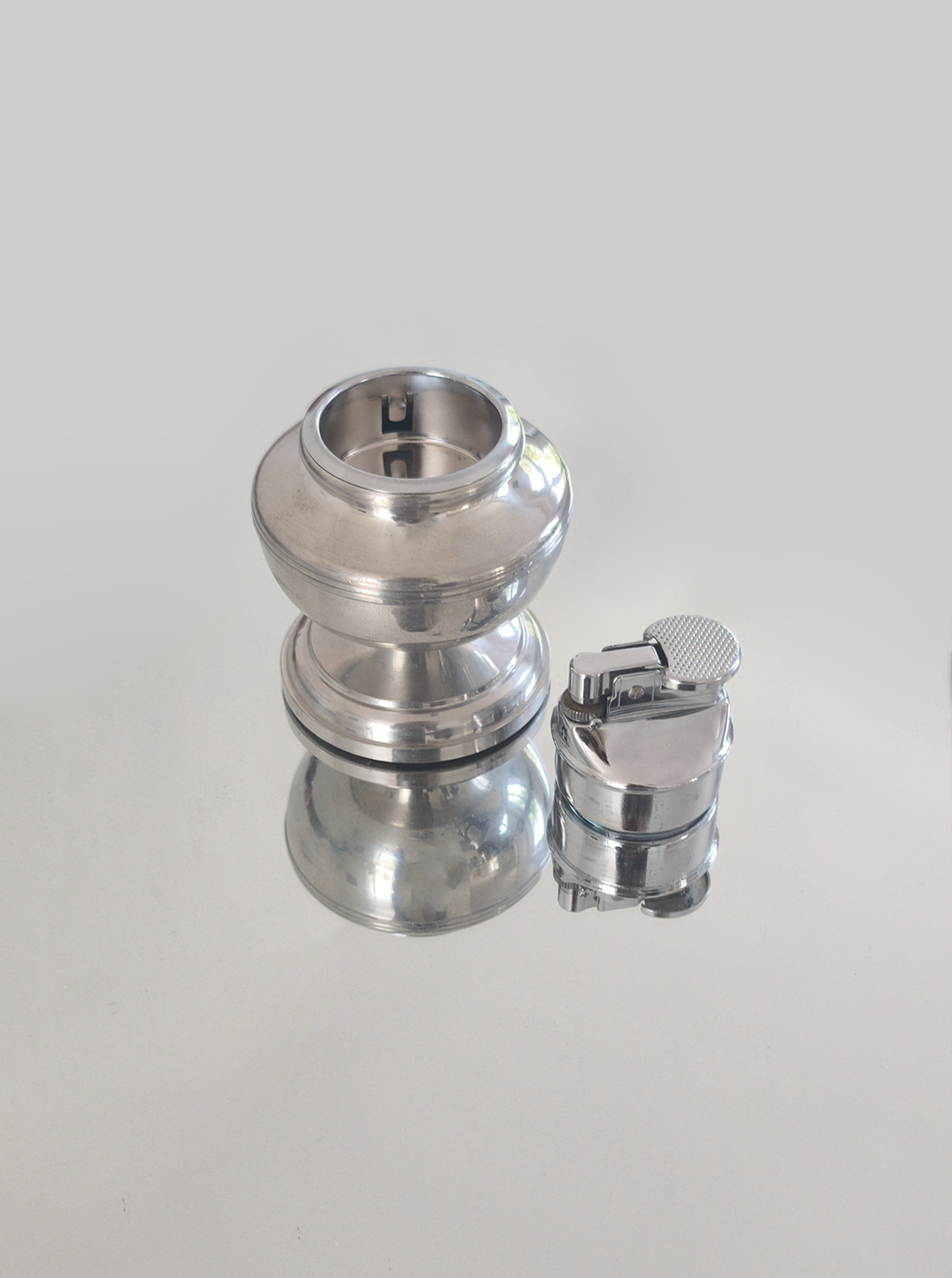 les-objoies-pewter-lighter-3.png