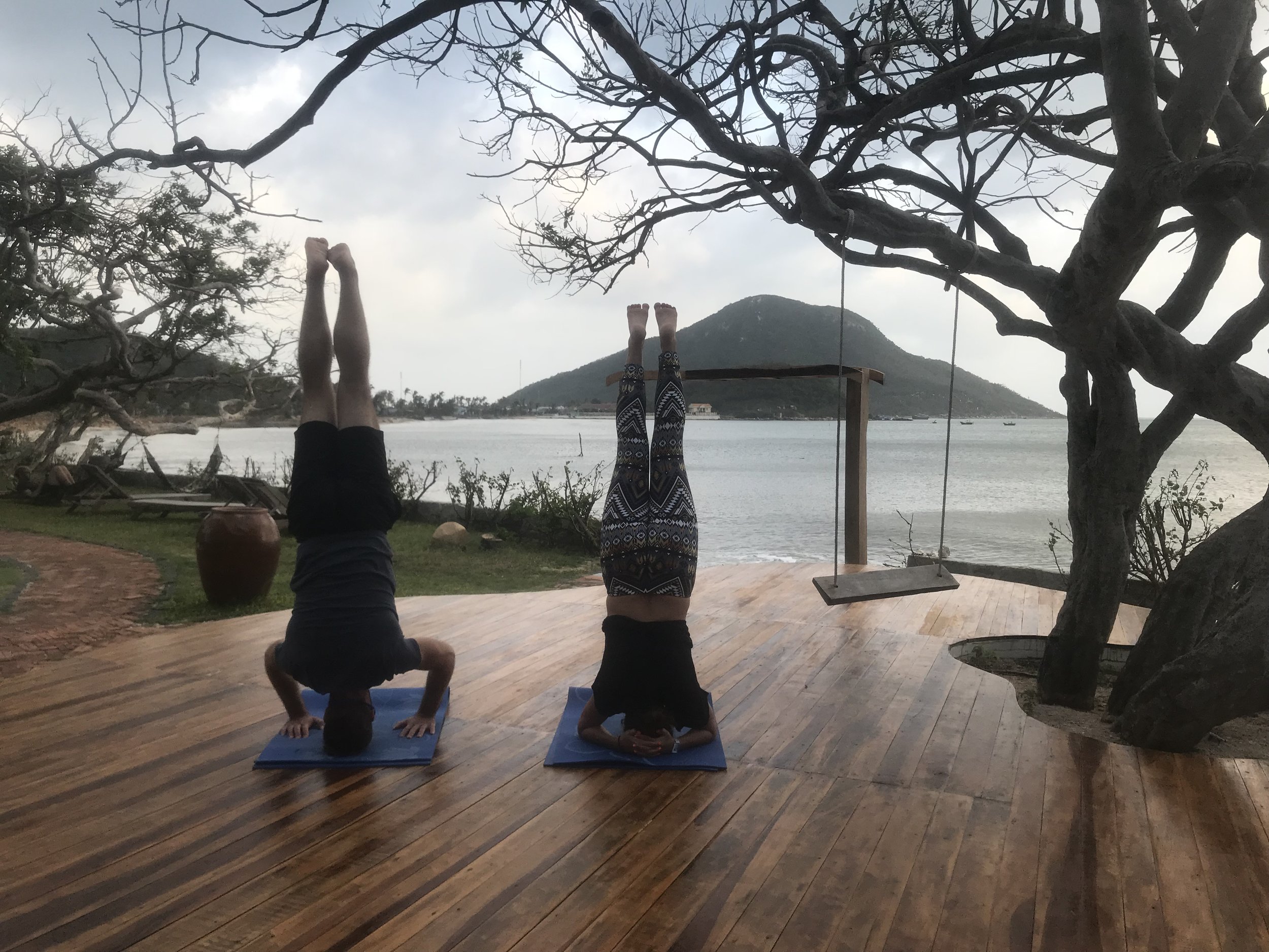 Headstand, Ninhvana, Vietnam