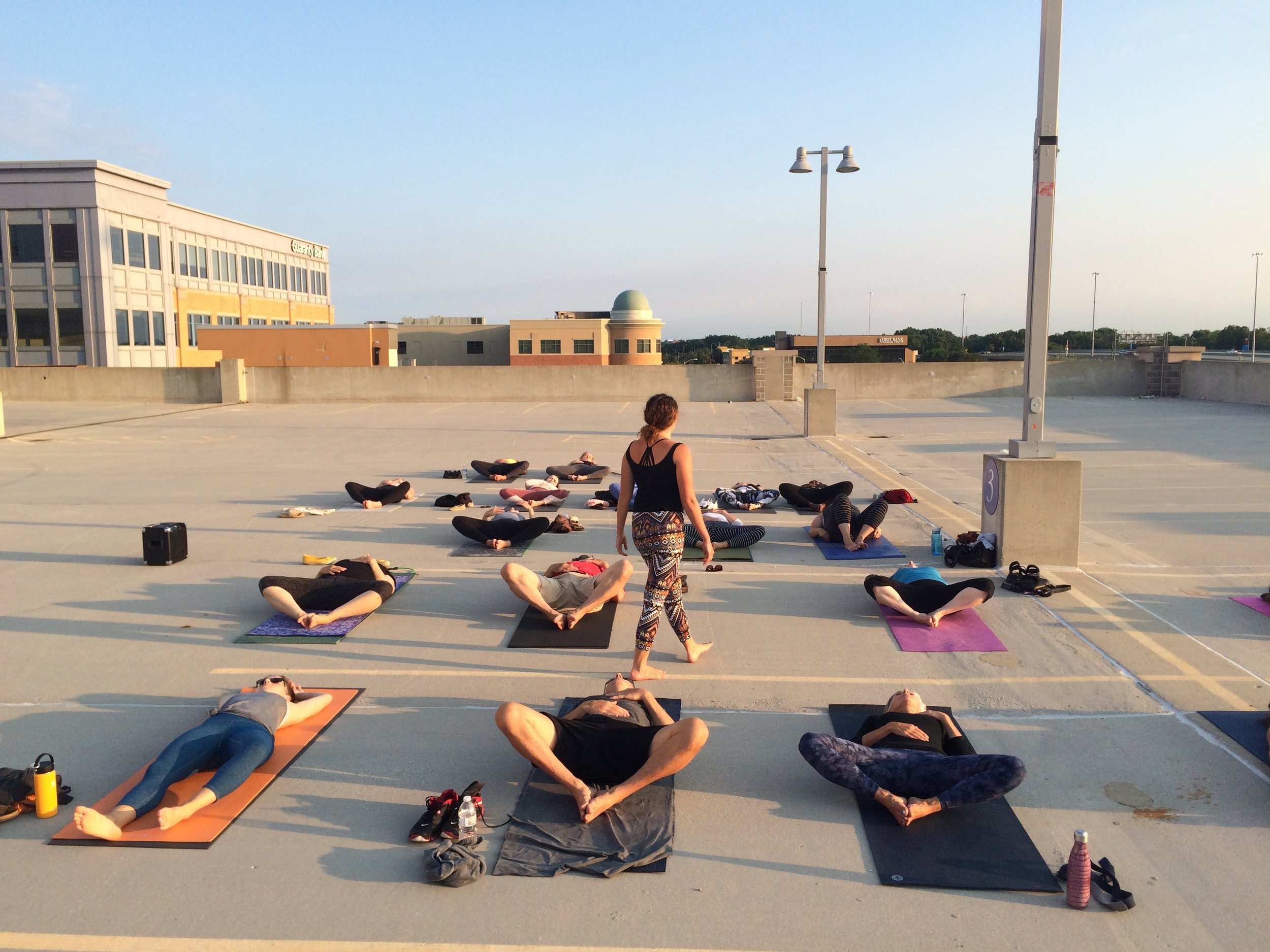 Athleta rooftop yoga milwaukee wisconsin