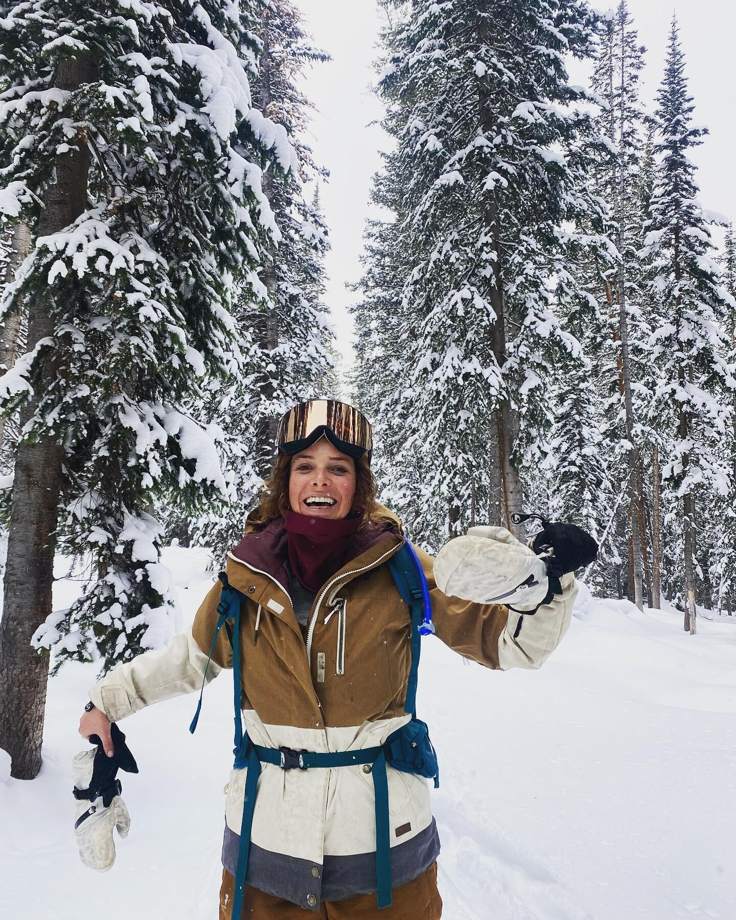 ❄️ 🛖😃
.
Doing the thing that scares you a little usually reaps the highest benefits. Living at the edge of my comfort zone has always brought me the deepest, most beautiful experiences and adventures. 
.
Highly recommend a spontaneous trip 8 miles 