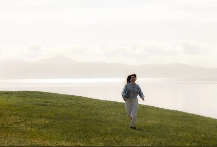 Fredags Frihet tar p&aring;skeferie denne uken 🐣 Men f&oslash;r det vil jeg dele en bevisstgj&oslash;ring rundt spr&aring;ket vi bruker. 

N&aring;r du har hatt en fridag og gjort bare gode ting for deg selv, sier du noen ganger &laquo;s&aring; deil