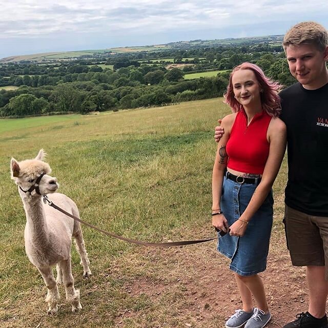 Best birthday ever feeding and walking these cute fellas, we got to walk Tim 🦙🦙💕 @pembrokeshirealpacatrekking #alpacas #cute #trekking
Reposted from @jessicar0berts