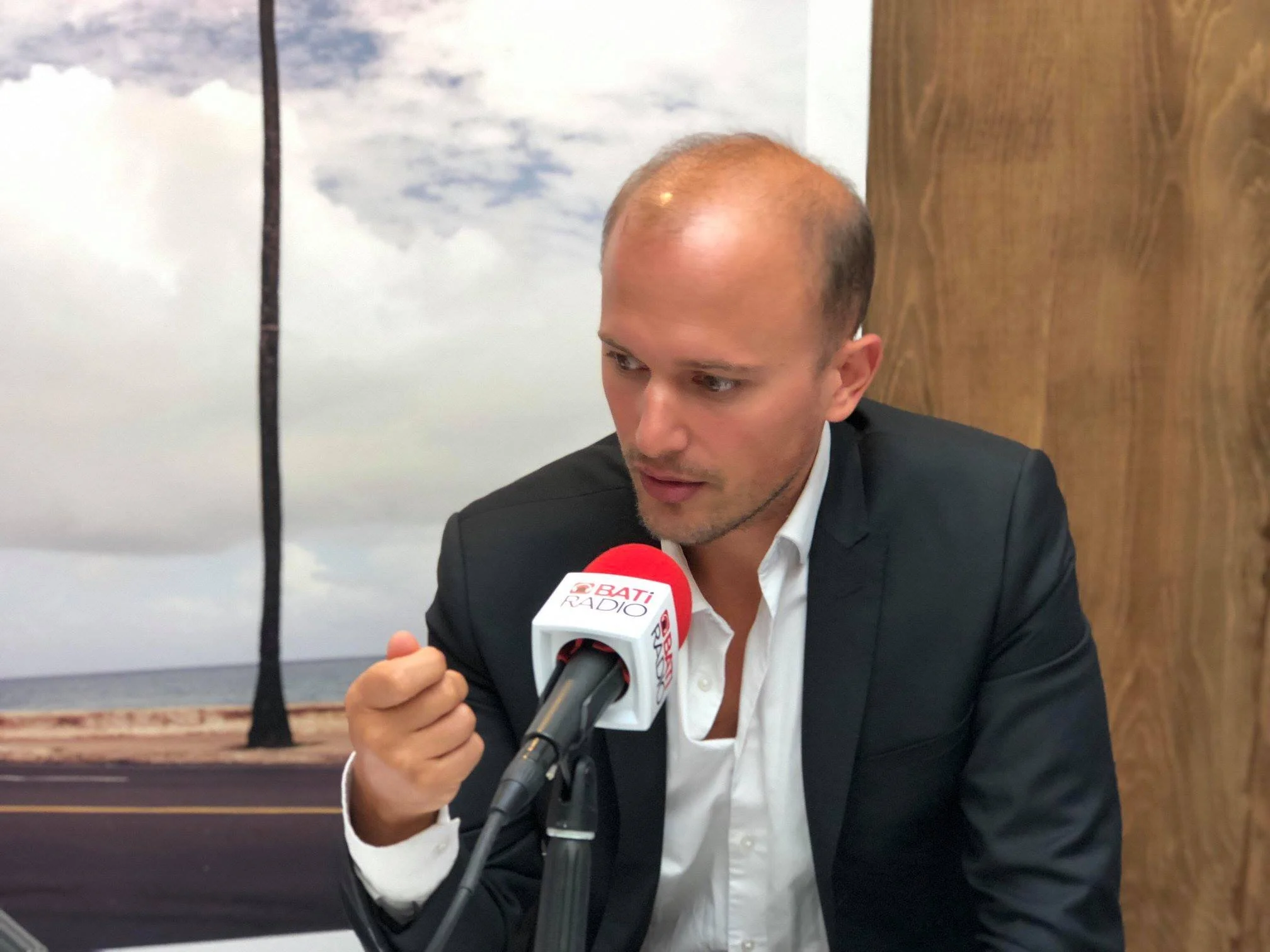Clément Blanchet debating on Batiradio