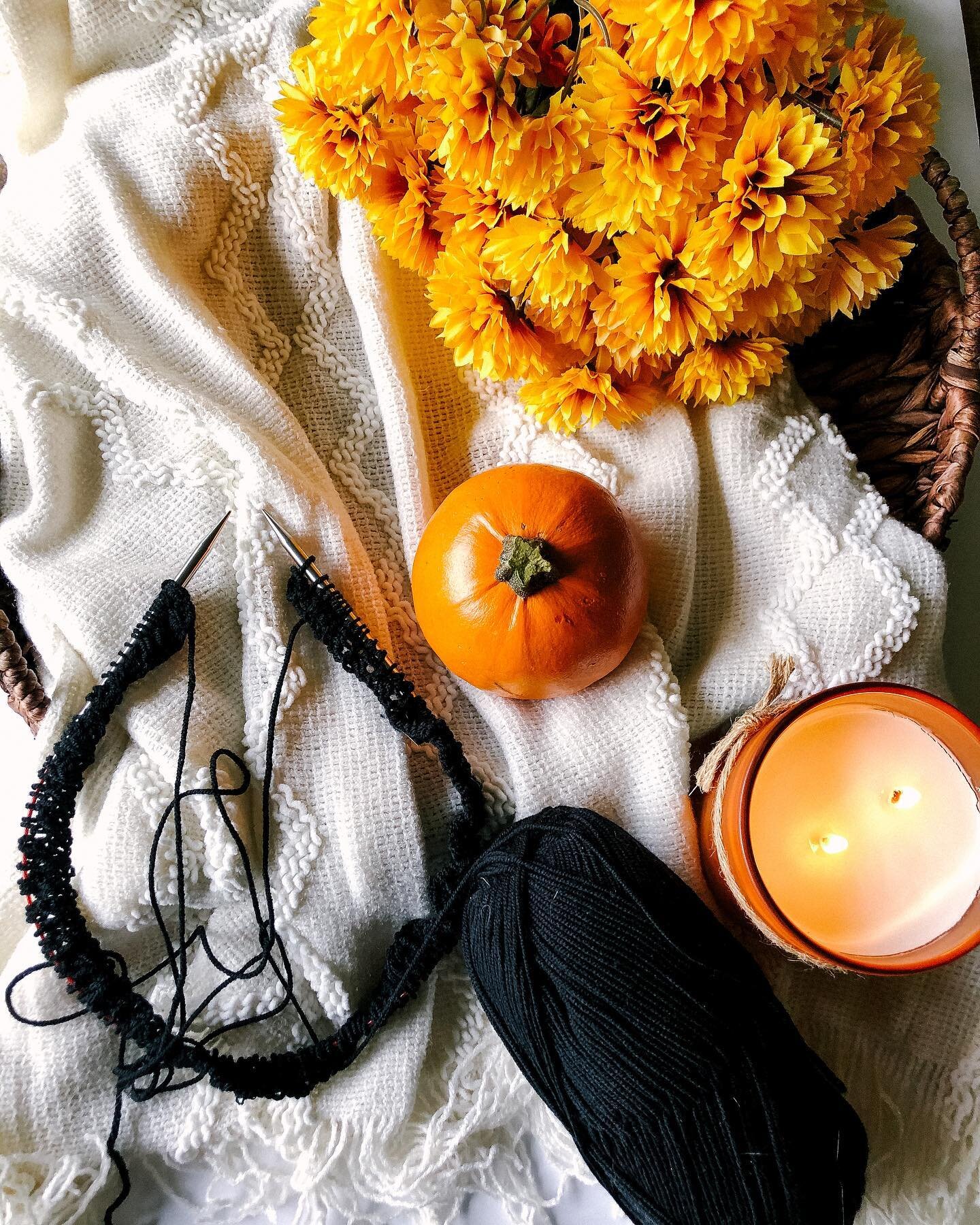Thank you for the new shop update love!! 🧡 It feels awesome to finally have all the new fall/winter knitwear listed + available to you 😍⁣
⁣
My cozy fall weekend plans &gt;&gt; starting a new Juliette cardigan in Black! 🖤 look how tiny and delicate