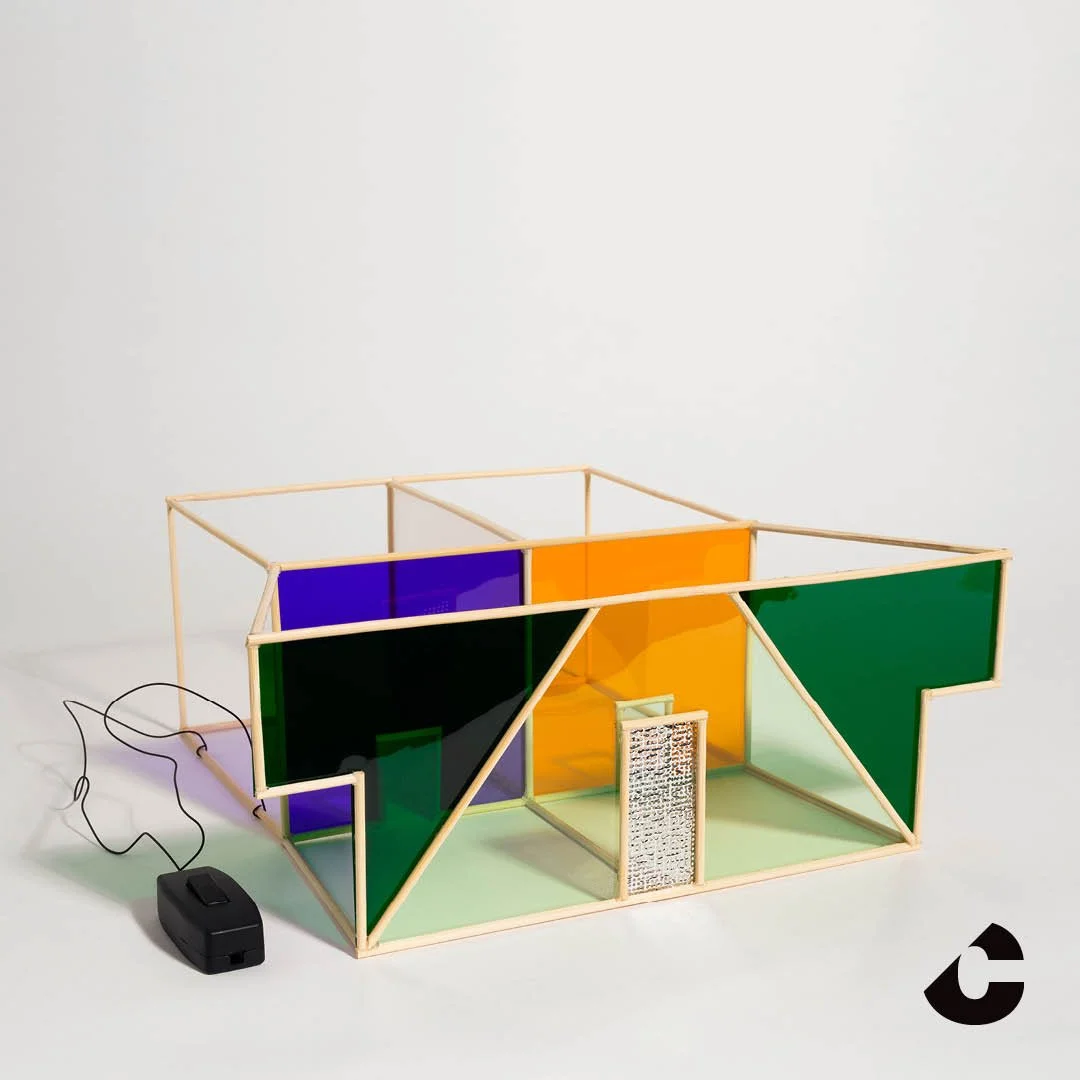 Richard Ibghy &amp; Marilou Lemmens: Stacking Crates to Reach a Banana