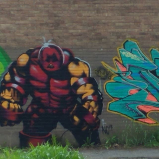 the graffiti artists are getting better and better.  cool art on a building near my home.  #chicago #graffiti
