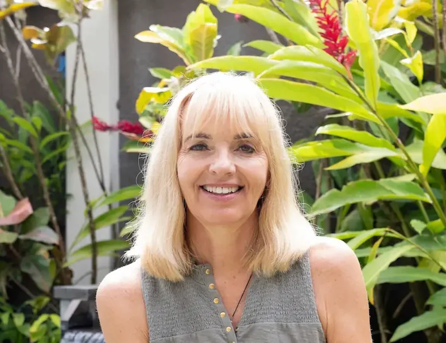 Kerryn Bolton. founder of KerrynRTT profile picture_relaxed image in lux bali garden setting