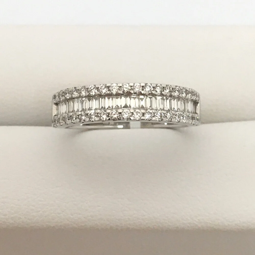 18K White Gold Baguette &amp; Round Diamond 5mm Band