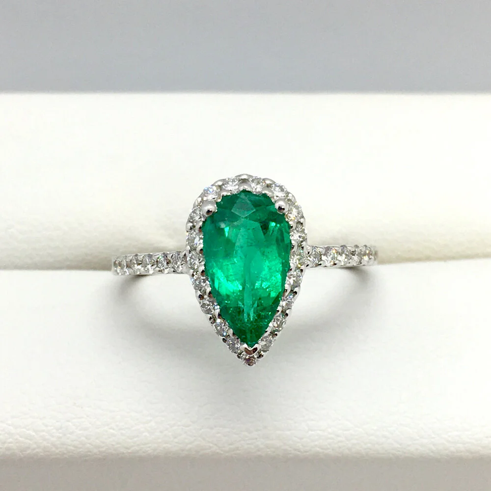 18K White Gold Emerald &amp; Diamond Dinner Ring