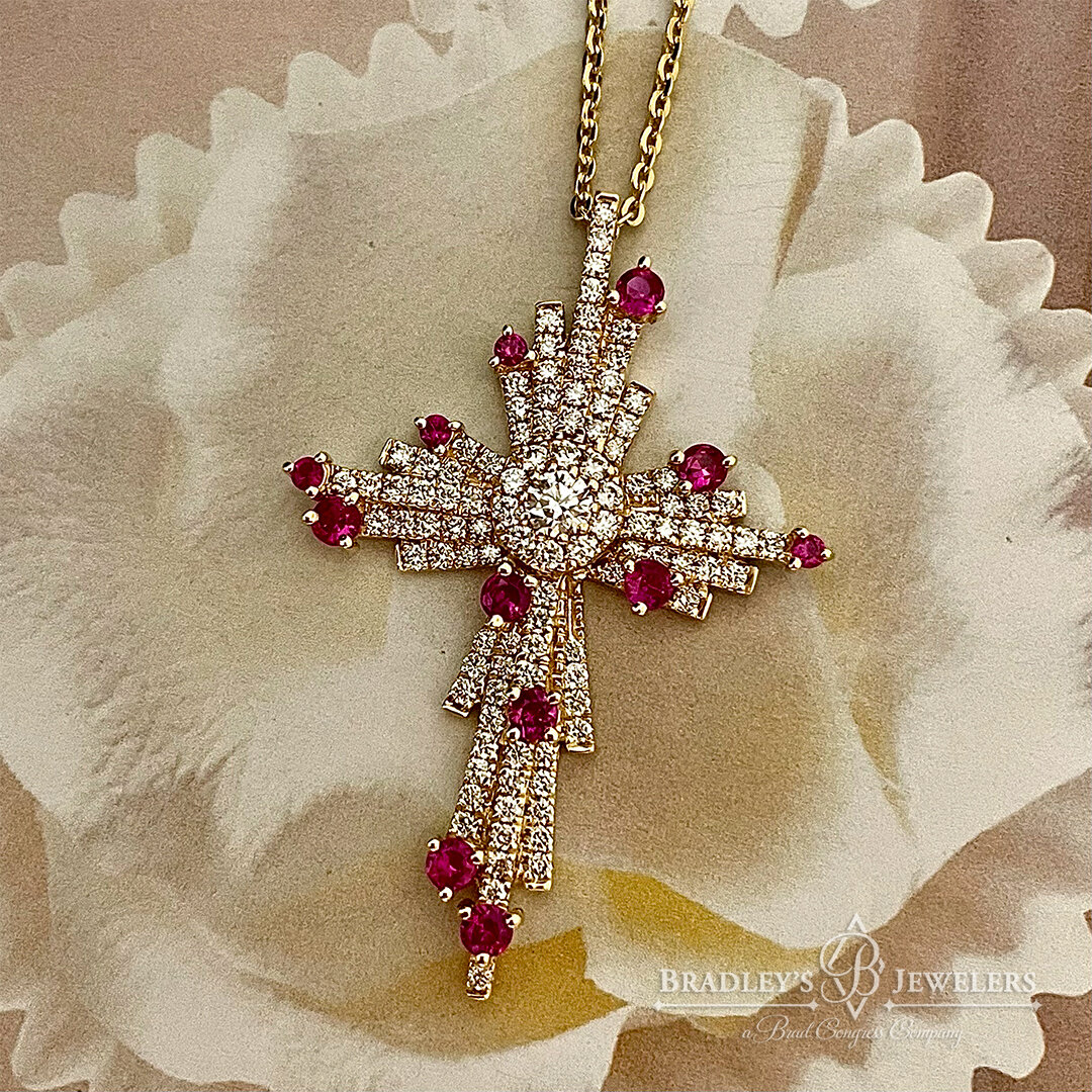 Let your light shine&hellip; ✨ while celebrating Easter in style! Always something special to be found at Bradley&rsquo;s!!
#BradleysJewelers #EasterFashion #SpecialFinds #CelebrateInStyle #EasterJewelry