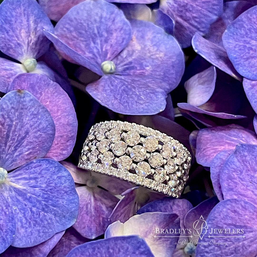 The magic of Spring&hellip; is always in bloom at Bradley&rsquo;s!!
#SpringVibes #SWFL #BradleysJewelers #LoveInBloom