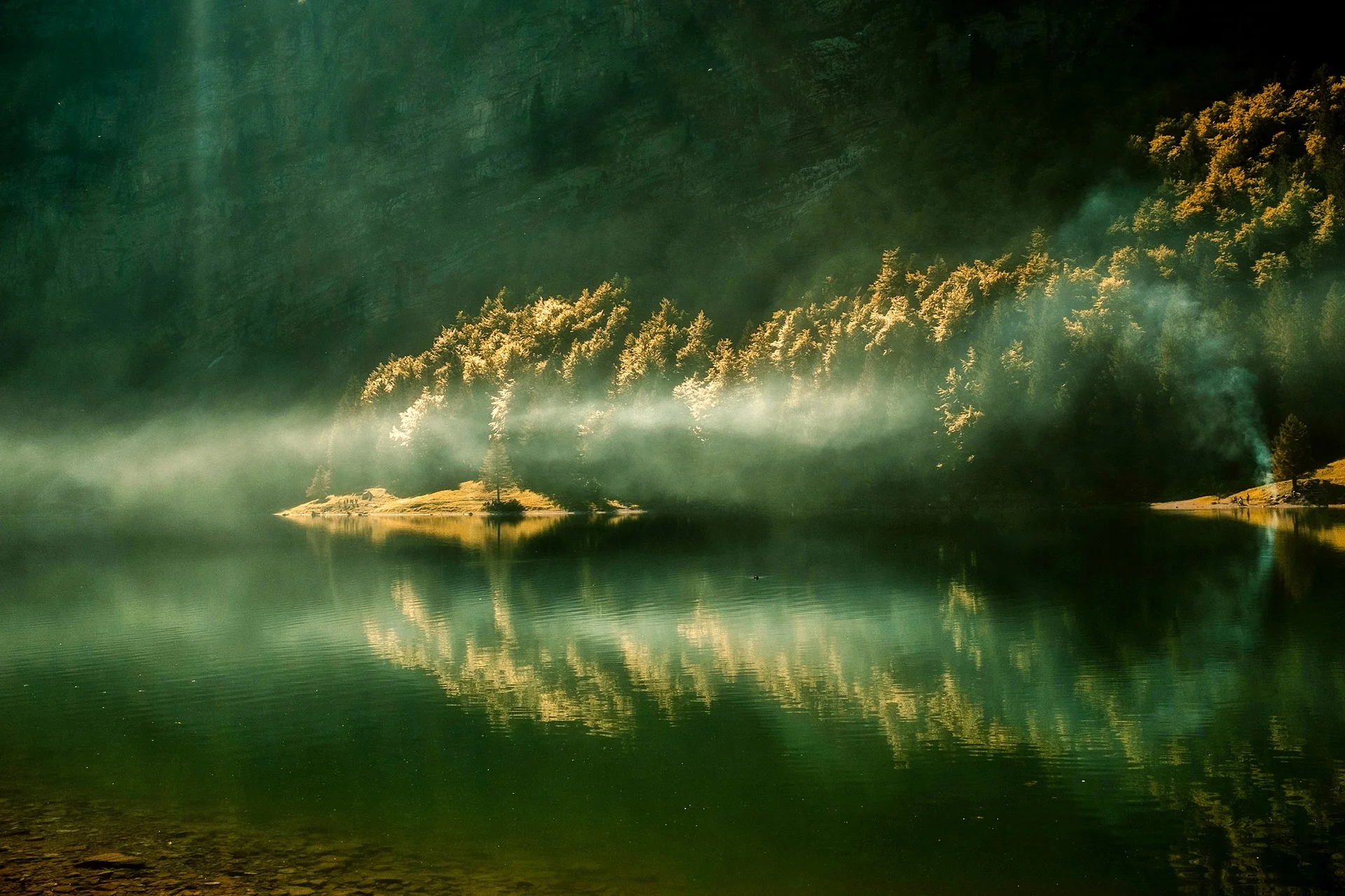sunrise reflection-2380281_1920.jpg