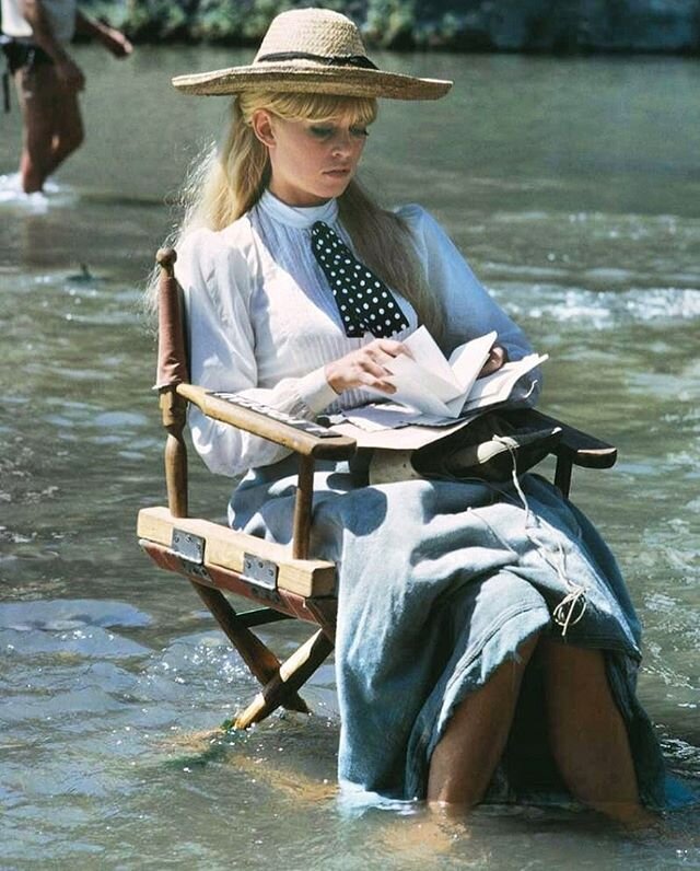 Keeping cool à la Brigitte Bardot 💙
.
.
.
.
.
.
#brigittebardot #oldschool #vintage #sixties #movieset #1960s #classic #vivamaria #retro #picoftheday #summer2020 #summervibes #keepitcool #fresh #lake #sea #love #movie #film #womeninfilm #berlin #be