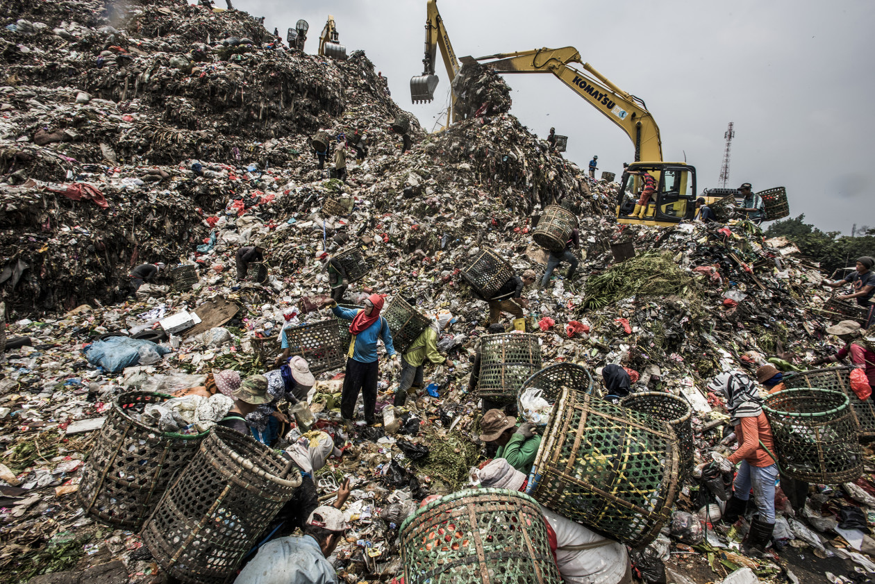 Bantar Gebang landfill dump, near Jakarta © Kadir van Lohuizen/NOOR