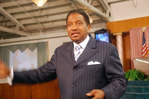 Apostle+Ministering.jpg
