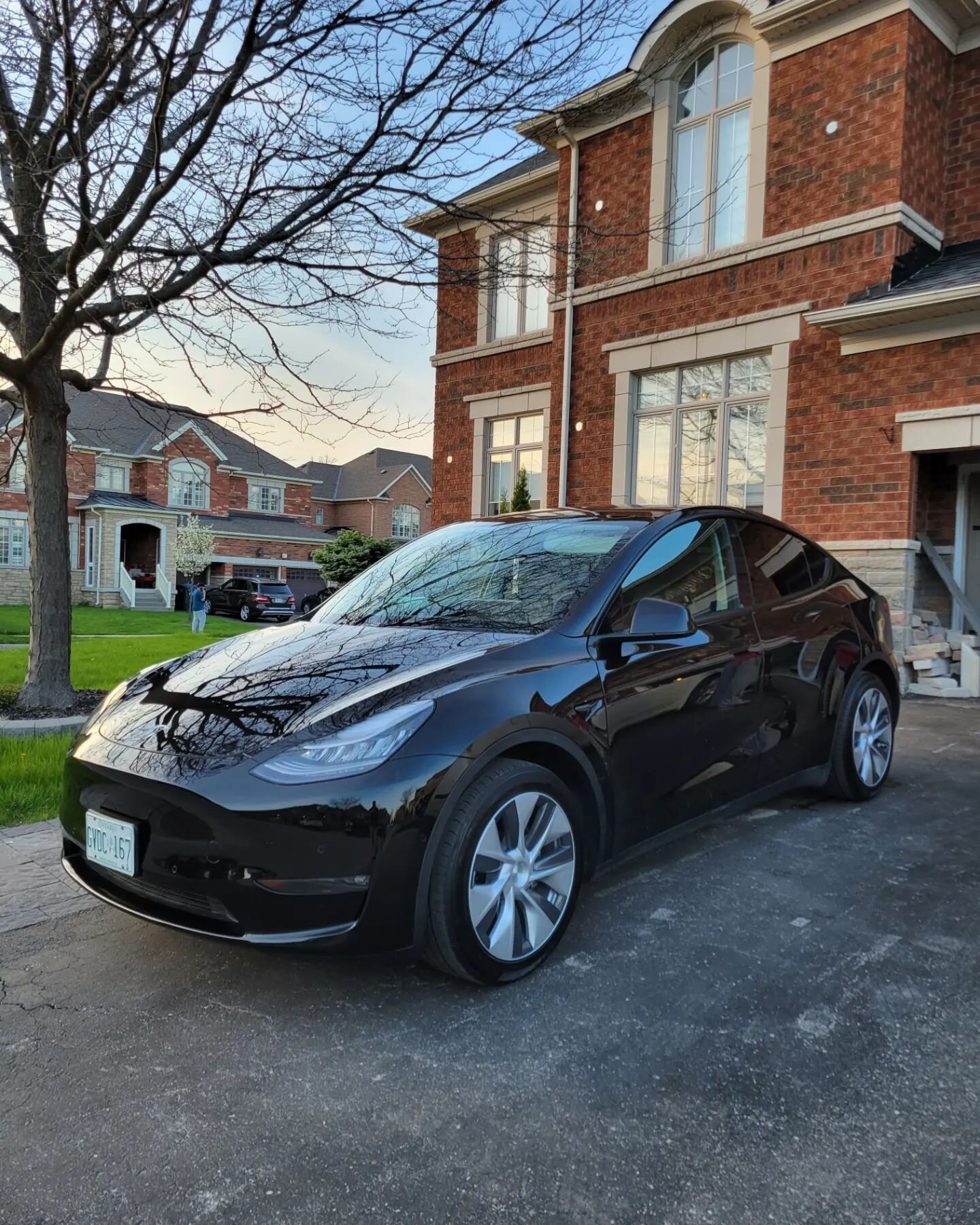 Tesla Model Y, paint corrected and protected with @iglcoatingscanada including wheels as well with IGL high temperature resistant coating. Protected for years of driving, protect your prices possessions 🙌💯