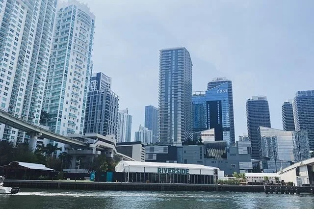 #happymonday // It&rsquo;s a new week with new opportunities &bull; I have made a goal to do daily walks/ runs. ✨✨ share your daily self care routines 👇🏼