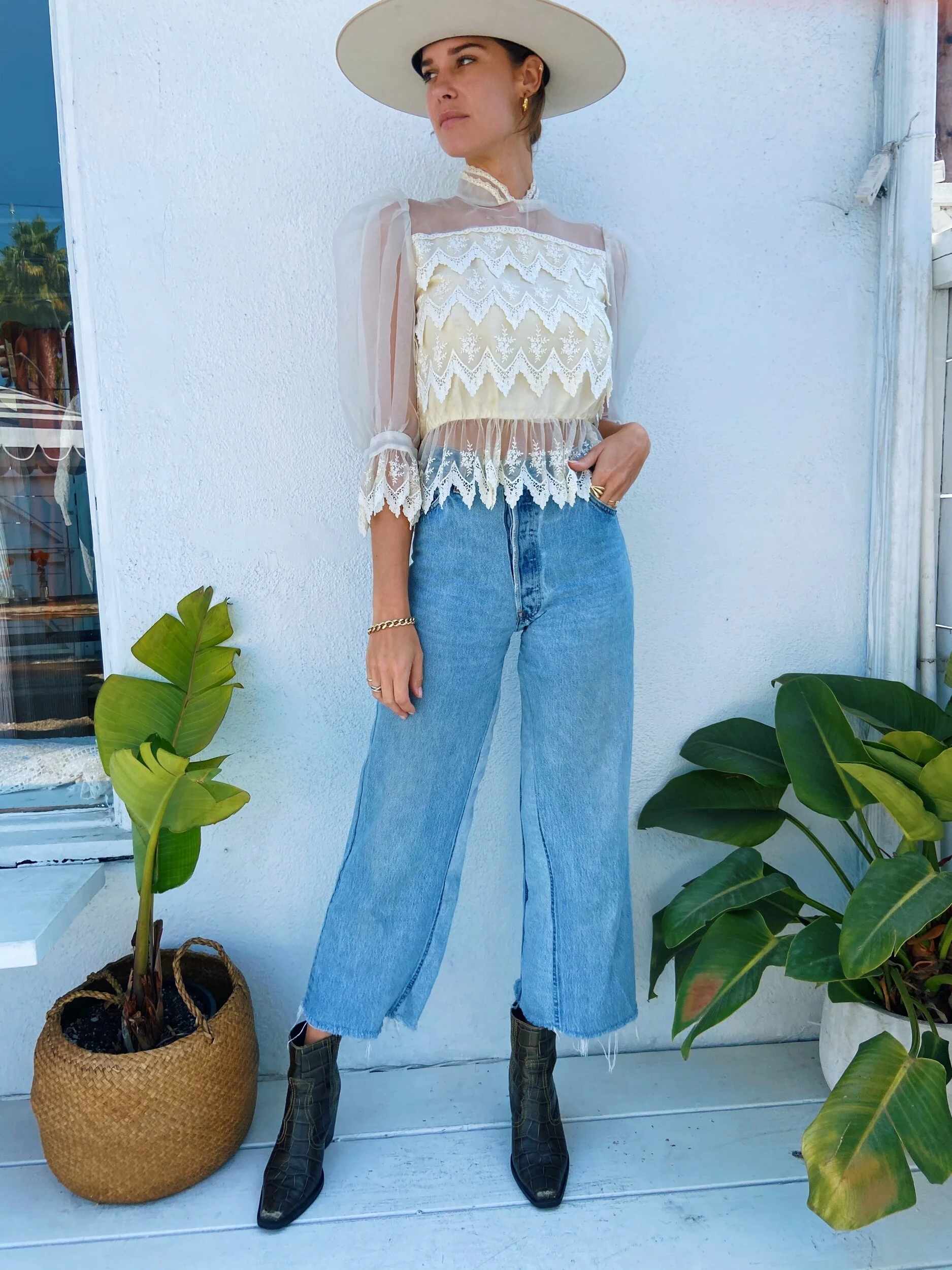 CB40FC81-E7FA-400F-99A3-CB44EA569FA3