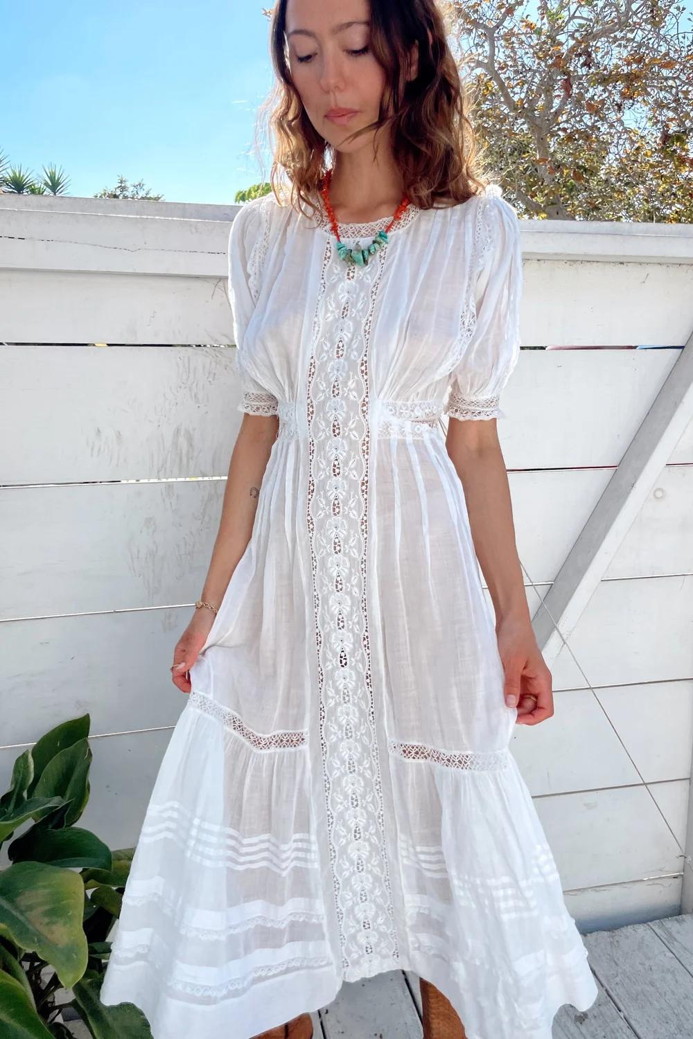 chinese dress ladies Vintage 1950s White Lace Long-Sleeve Wedding Dress, Small – Ian Drummond  Vintage main image 1