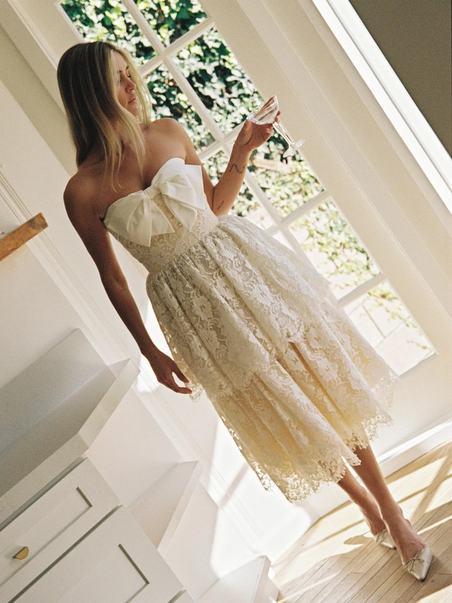 Madly Bridal 🤍 online now

Bride-to-be @cortezhelene shot at her home on 🎞️ by @gemmatotten. 

#madlybridal #vintagebride