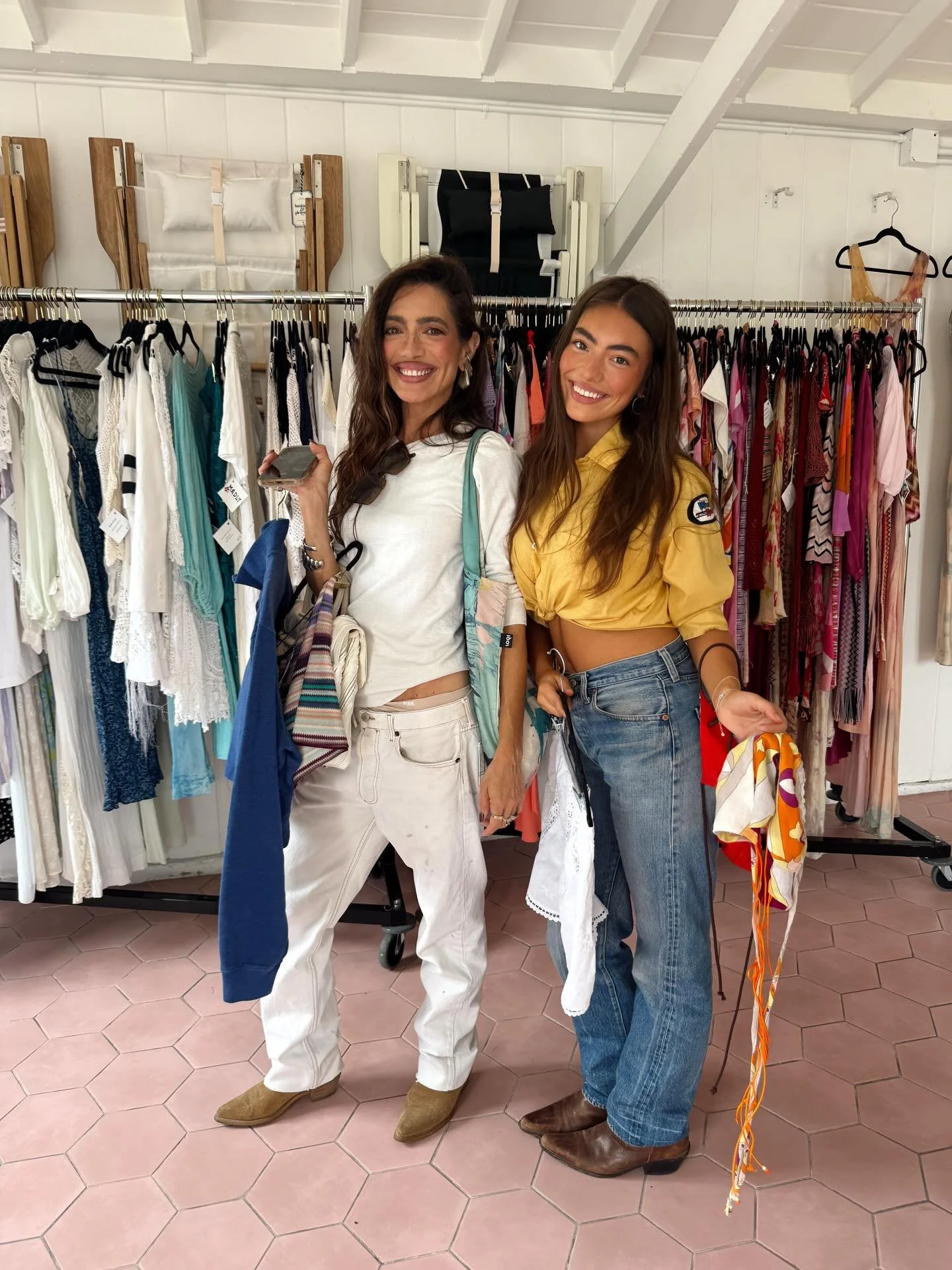 Another sweet day in Laguna 🌷 

Thank you to the best hosts @businessandpleasure_co + all the vendors who make this day so much fun @cyd_morris @kikos.kloset @macalistaire.vintage @cuorestudio____ @urthandsea @delilahrosevintage @foundandfixeddenim 