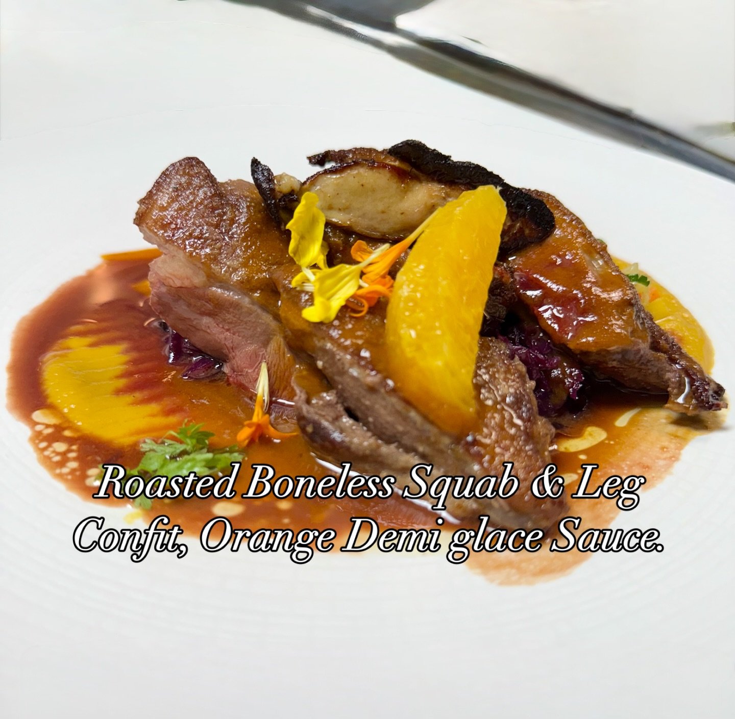 It is a must tonight at Bistronomic!
The Roasted thyme boneless squab &amp; Leg confit served for Butternut Squash Pur&eacute;e, and red cabbage confit.
&hellip;. Outstanding!