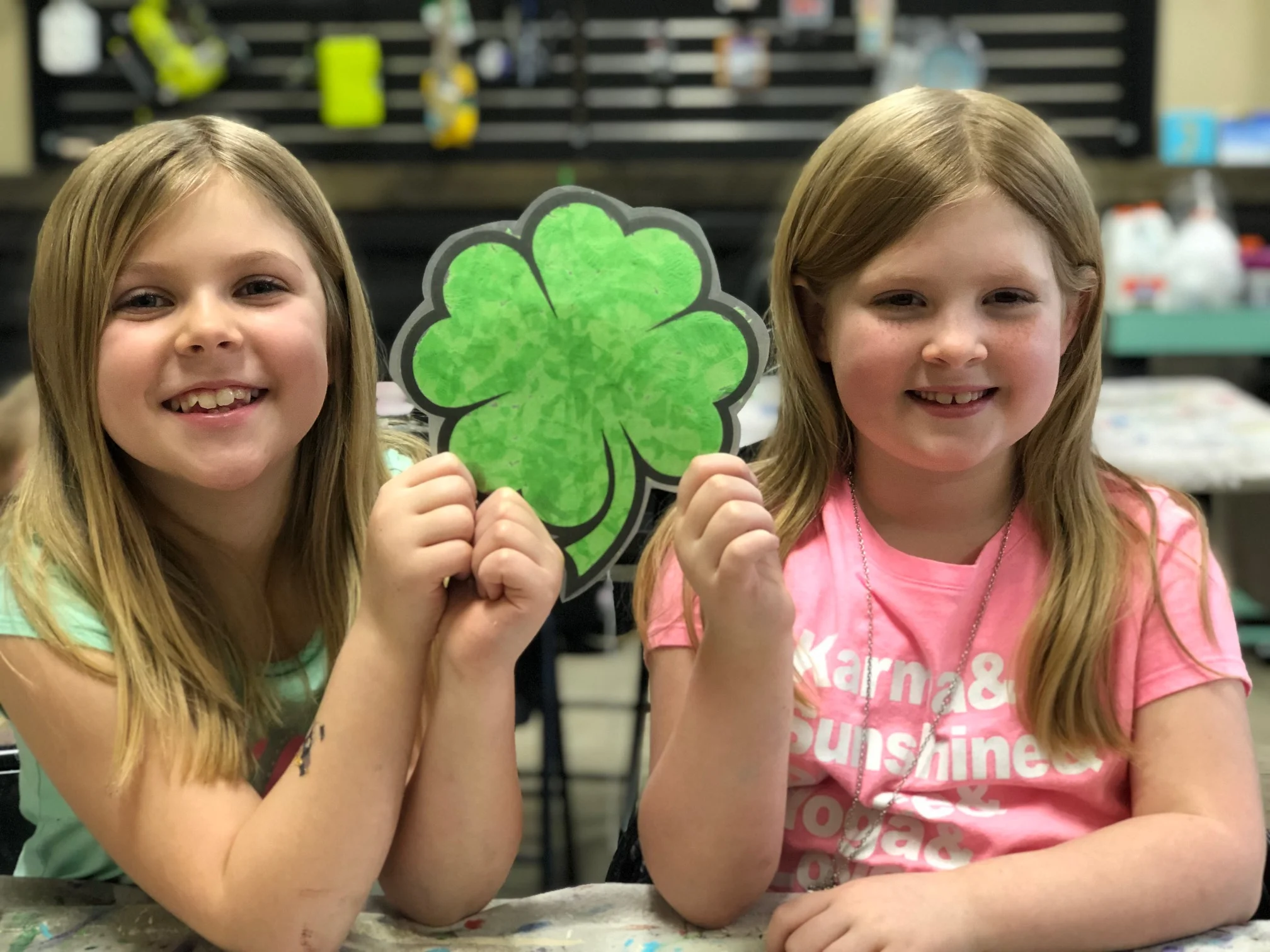 DIY St. Patrick's Day suncatcher, easy tutorial to make your own with your kiddos