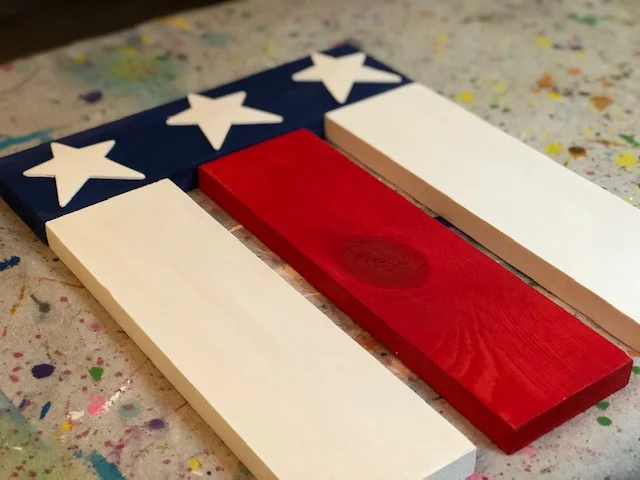 DIY hanging wood flag, make your own American flag at easy with this tutorial
