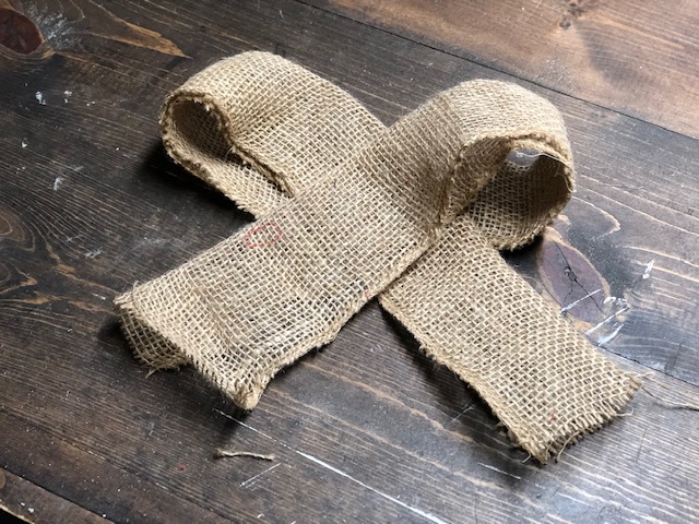 How to make an easy burlap bow for your wreath
