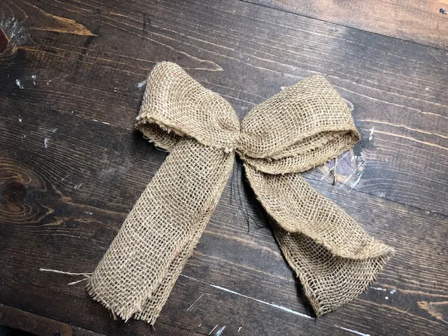 How to make an easy burlap bow for your wreath