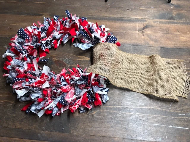 How to make an easy burlap bow for your wreath