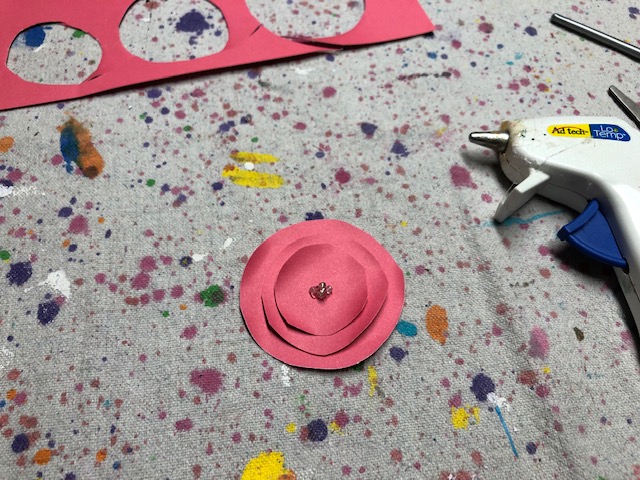 How to make paper flowers without a cutting machine
