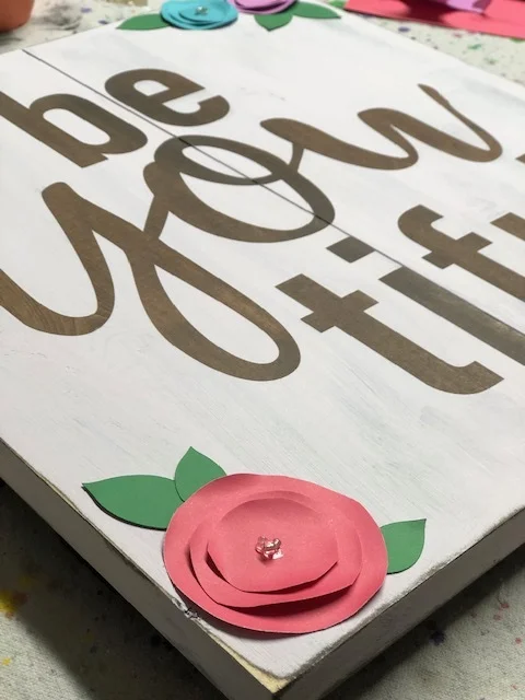 How to make paper flowers without a cutting machine.