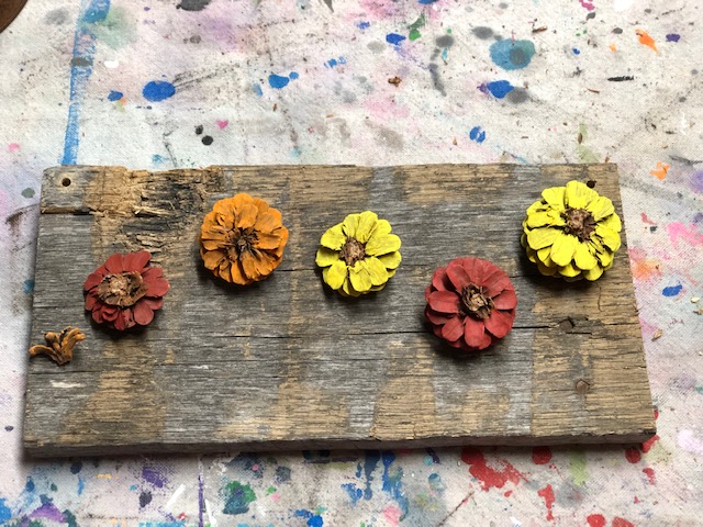 Easy pine cone door hanger DIY