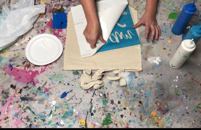 How to stencil on a canvas bag. Learn how to faux screen print to personalize your canvas totes.