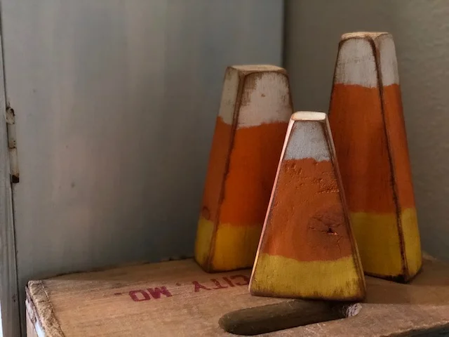 DIY easy primitive wood 2x4 candy corn for your fall decorations