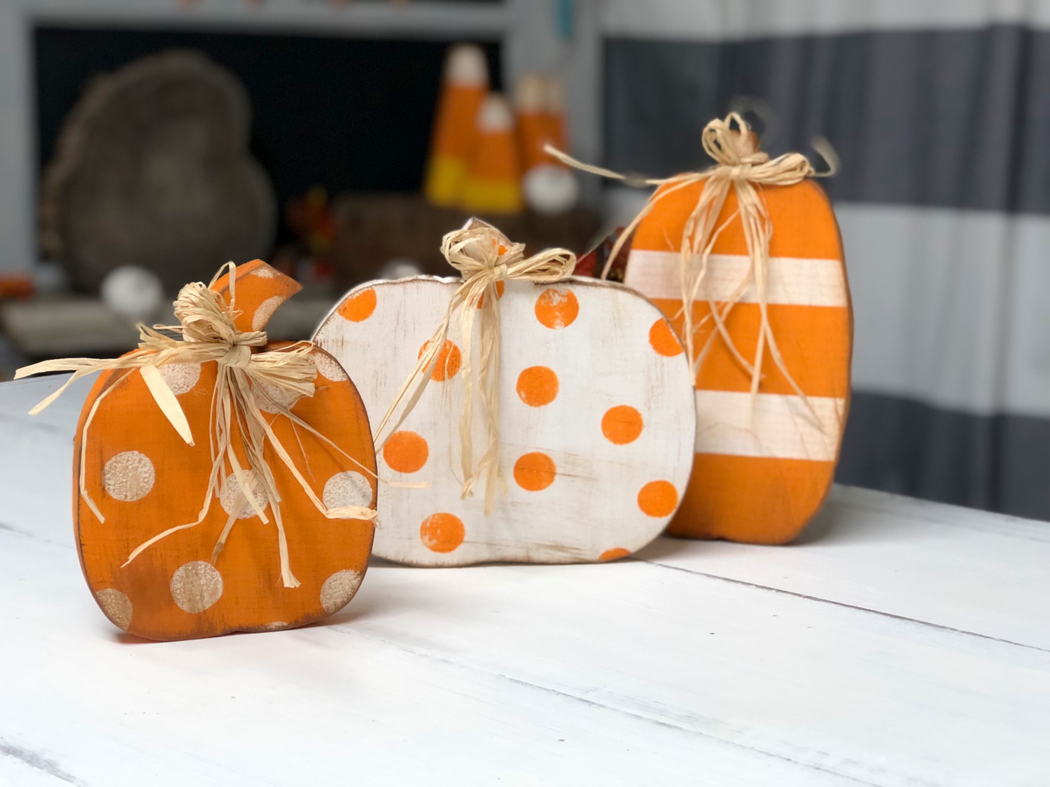 Easy scrap wood pumpkins using your Ryobi scroll saw. How to cut out pumpkin cutouts for your fall decor using your scroll saw.