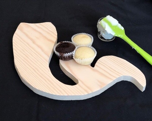 Use your cricut to make a wood base for your pull apart cupcakes. See how this mom made a pull apart mermaid tail cake from cupcakes. She used her Cricut and Cricut design space to make her template then cut it out using her Ryobi scroll saw.