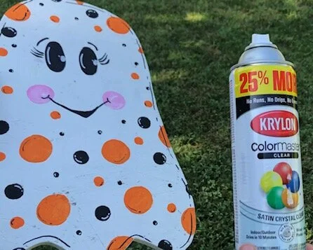 DIY cute Halloween ghost decoration for your yard. How to make an adorable wooden ghost for fall