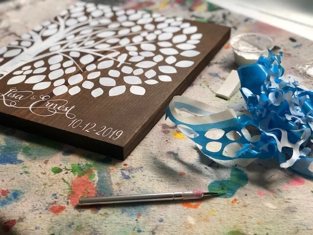 DIY wedding tree craft kit. How to make your own wedding guestbook alternative for your rustic themed wedding. DIY wedding tree with birds, how to paint your own wood wedding signs