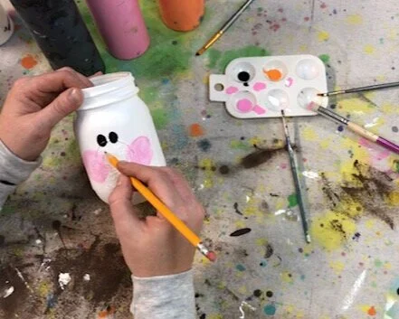 How to paint snowmen faces on mason jars. DIY snowman on a ball mason jar. Rustic winter mason jar decorations and gifts
