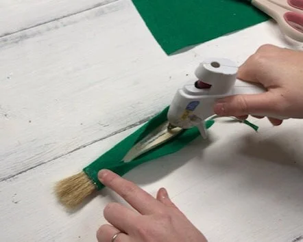 DIY Gnome Ornament, how to make an easy gnome Christmas tree ornament from a paint brush. Cheap and easy gnome craft for adults and kids. How to make an adorable gnome simple tutorial