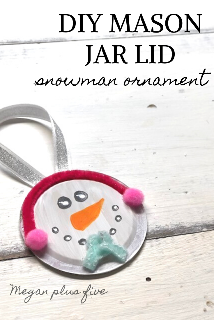 DIY snowman made from a mason jar lid. How to make cute snowmen Christmas ornaments from a lid from a mason jar. Easy craft tutorial to make fun ornaments for kids.