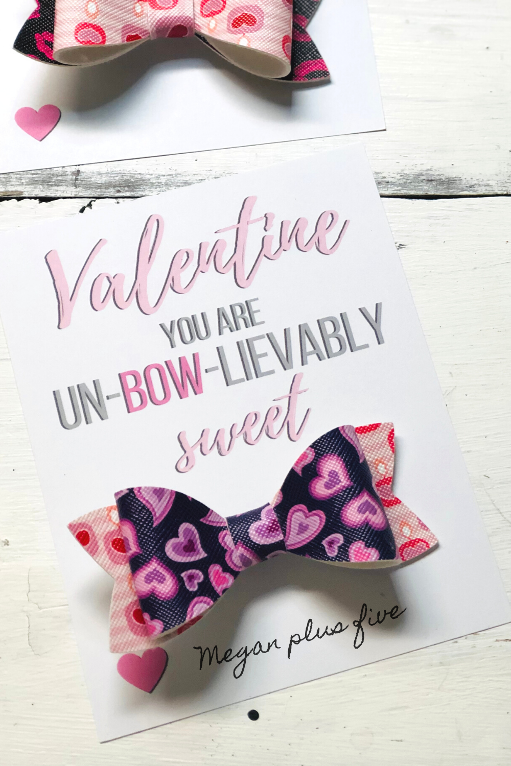 DIY faux leather hairbow using your Cricut. Free valentine printable for hairhows. Use your Cricut cutting machine to make adorable hair bows for your girls.