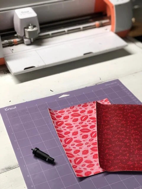 How to use Cricut explore to create faux leather hair bows. Making hairbows with Cricut cutting machine in design space.