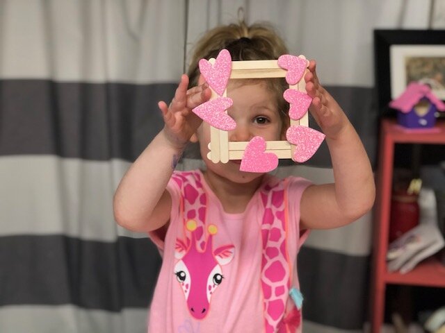 DIY popsicle stick picture frame. How to make a Valentine's Day craft with kids mess free. Keepsake art to Valentine's Day
